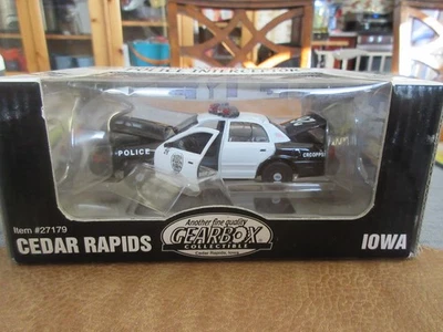 Gearbox 2002 Ford Crown Victoria P71 Police Interceptor Cedar Rapids Iowa 1:43 - Image 1 of 4