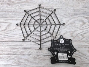 TK Maxx Metal Wire Spider  Spiderweb Kitchen Saucepan Trivet Halloween Grey - Picture 1 of 4