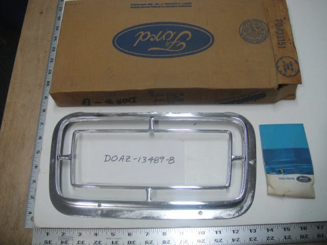 Ford LTD Galaxie 500 XL 1970 luz trasera cromada bisel de moldura de puerta nuevo en stock 1 Foto 1 de 1