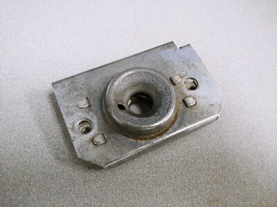 BONITO MONTAJE DE PESTILLO CAPÓ INFERIOR TRASERO ORIGINAL PORSCHE 911 912 930 65-94 #3 USADO Foto 1 de 4