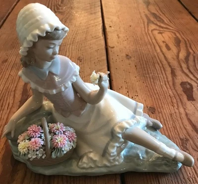 Lladro #4907 (Florinda) in mint condition - Image 1 of 4