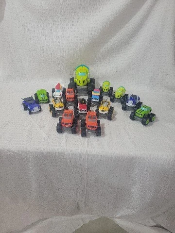 Blaze and the Monster Machines Diecast Monster Trucks lot of 15 Used Cover