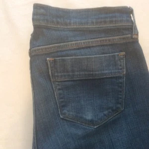 the Sweetheart Jeans Old Navy Size 6 Short Med Wash Ships Free  - Picture 1 of 9