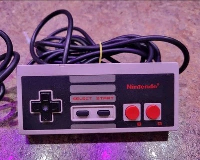 Nintendo NES Controller NES-004 - OEM - Authentic - TESTED & Working ! - Image 1 of 2