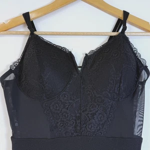Mono Coqueta Oscura Casi Famoso Talla M Negro Floral Encaje Malla Transparente Corpiño - Imagen 1 de 9