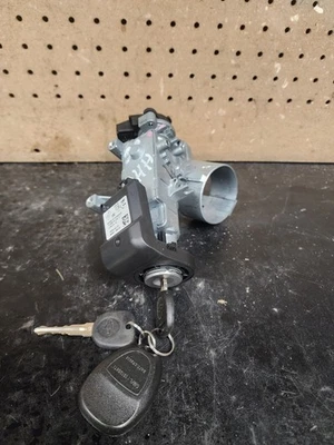 2006-2011 Chevrolet HHR Ignition Switch Lock Cylinder Assembly with 2 Keys OEM - Image 1 of 4