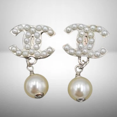 CHANEL CC Logo Dangle Pearl Stud Earrings White W 3cm Japan [Used] - Image 1 of 4