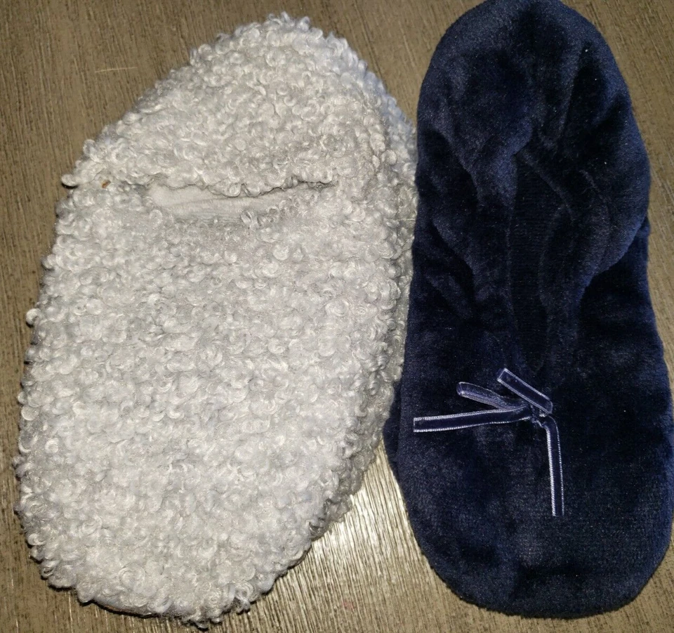 womens MEDIUM GRAY 'WOOLY LOOKING' SLIPPER SOCKS NEW NWOT dark blue 2 pair! soft - Image 1 of 1