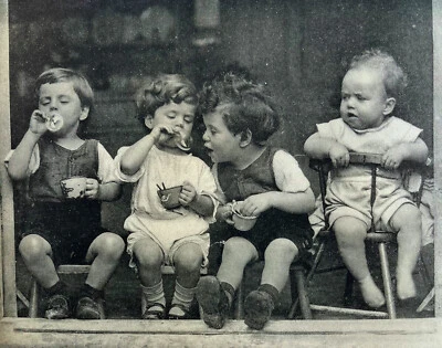 Charming child study "Bubbles 1919 by Norman Harvey - Изображение 1 из 2