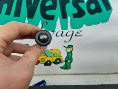 2004 Dodge Stratus Trunk Release Switch  - Изображение 1 из 4