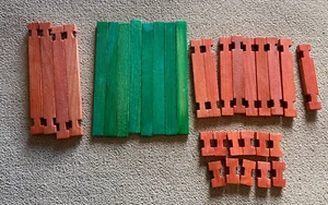 Lincoln Logs Green Brown Wood Building Various Pieces Lot Of 32 Pieces Total - Picture 1 of 11