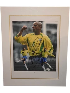 Roberto Carlos Brazil Legend Hand Signed 2002 World Cup Winner 16x12" Montage - Picture 1 of 5