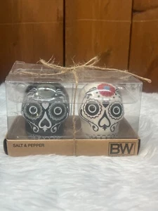 Black and White Day Of The Dead Salt and Pepper Shakers Skulls - Picture 1 of 4