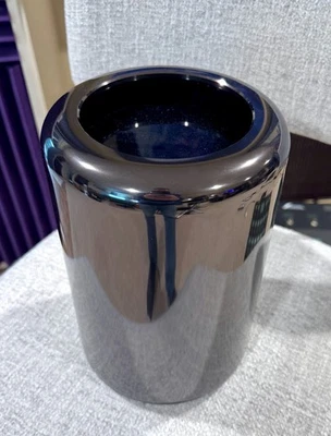 Apple Mac Pro Late 2013 Quad Core Xeon 3.7Ghz 32GB RAM 1TB SSD - Tahoe Ready! - Image 1 of 4