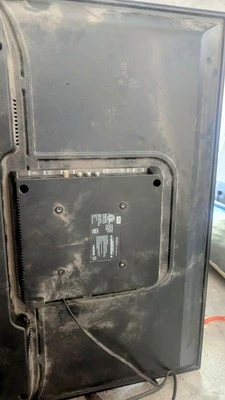 Smart Roku TV TCL 32S331 32'' 720p HD LED Foto 1 de 3