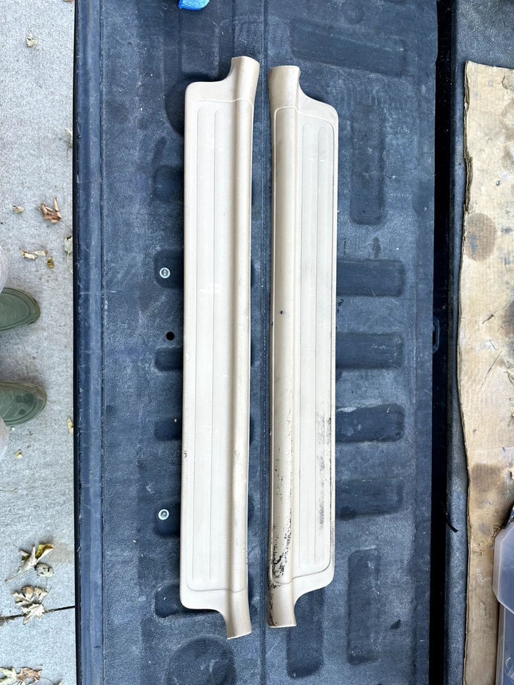 Par de cubiertas de alféizar de puerta Mazda Miata MX-5 1999-2005 color tostado 99-05 Foto 1 de 4