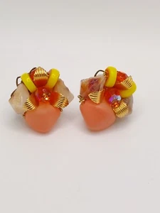 Vintage Cluster Shell And Bead Orange Gold Tone Clip On Earrings 1970s - Picture 1 of 8