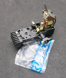 ABB Ausschaltauslöser UXAB 239285 R 918 Zubehör-Kit 1 für Leistungsschalter G2 - Picture 1 of 8