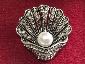 Vintage Style Art Deco Revival Faux Pearl Oyster Clam Shell Brooch - Picture 1 of 13