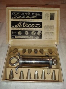 Ateco Icing Set Vintage Pastry Cake Decorator Syringe, 12 Tips No. 556 - Picture 1 of 6