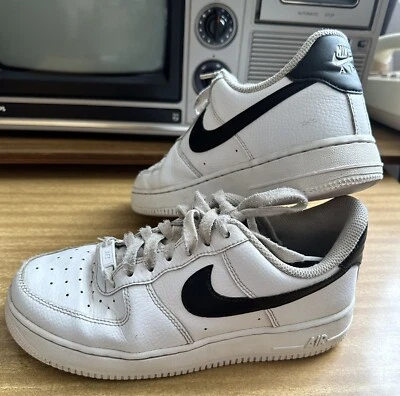 Nike Air Force 1 Low blanco/negro para mujer EE. UU. 7  Foto 1 de 4