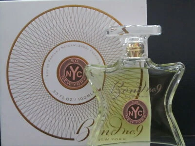 Bond No. 9 So New York de Bond No. 9 para mujer. Eau De Parfum Spray 3,3 onzas Foto 1 de 3