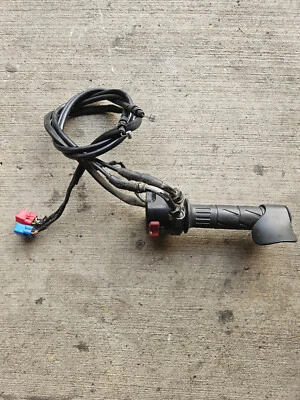 CABOS DE ACELERAÇÃO 2022 2023 CF Moto CF650 650NK aderência direita - Imagem 1 de 4