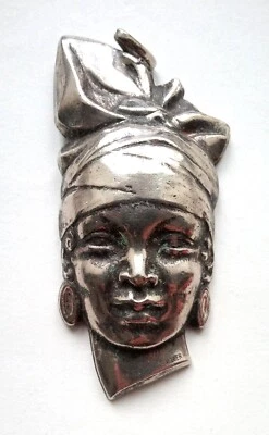 antico ciondolo argento artdecò firmato E. Monier  donna africana - Immagine 1 di 4