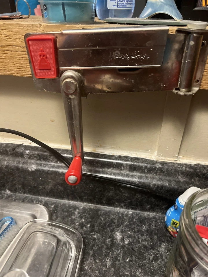 Hecho de Honor**ABRIDOR DE LATAS RETRO DE MONTAJE EN PARED SWING A-WAY DE COLECCIÓN Foto 1 de 1