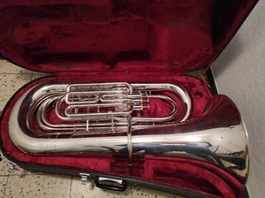 Bb Tuba Yamaha 321S - Foto 1 di 16