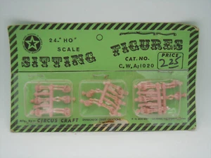 CIRCUS CRAFT 16 SITZENDE FIGUREN IM HO-SPUR ~ UNBEMALT ~ ZÜGE ODER SLOTCARS - Bild 1 von 8