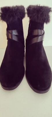 Vaneli, Mujer Gamuza Negra, Botas de Tobillo, Tacón Bajo, Acentos de Piel y Cinturón, 7.5N Foto 1 de 4