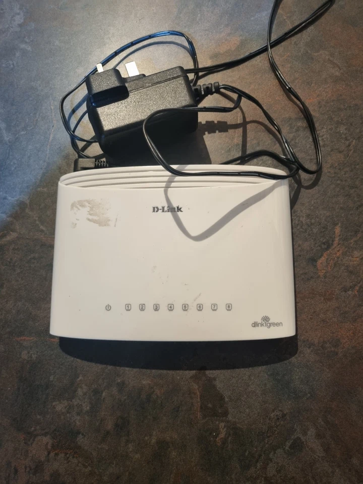 D-Link DGS-1008D 8-Ports Gigabit Unmanaged Desktop Ethernet Switch  Adapter - Image 1 of 1