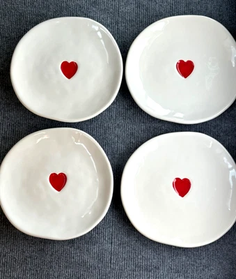 НОВАЯ/НИКОГДА НЕ ИСПОЛЬЗОВАВШАЯСЯ БОЛЬШАЯ САЛАТНАЯ ТАРЕЛКА Williams Sonoma RED HEART 9,25 ДЮЙМА — НАБОР ИЗ 4 - Изображение 1 из 4