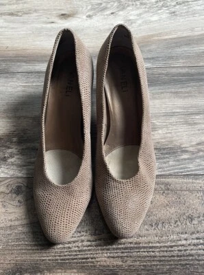 VANELi 女式 Astyr 尖头粗跟休闲连衣裙低跟 9M 码 — 第 1/4 张图片