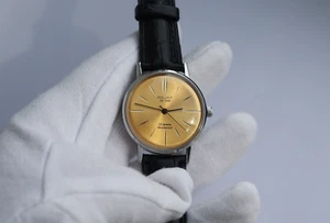 Vintage Poljot De LUXE Ultra Slim 23 Jewels 2209 Soviet Mens Wristwatch USSR - Picture 1 of 10