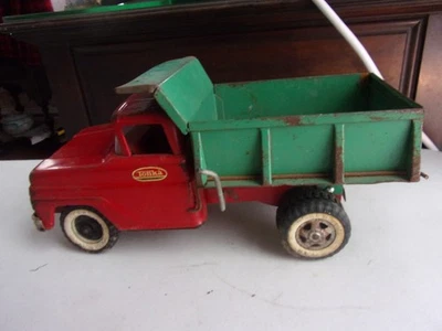 Camioneta Tonka vintage años 60, 6 ruedas, 13", acero prensado, rojo y verde Foto 1 de 4