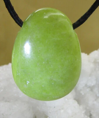 LIZARDIT NORWEGISCHE JADE   Trommelstein gebohrt  EDELSTEIN  ANHÄNGER     Nr.21 - Bild 1 von 2