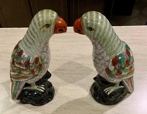 Vintage Parrot figurines with Da Qing Jiaqing Nian Zhi mark - Picture 1 of 12
