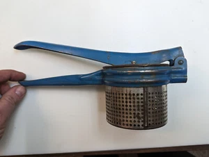 Vintage Kitchen Tool LARGE 9" Length 3" Basket Garlic Masher Press Blue USA - Picture 1 of 9