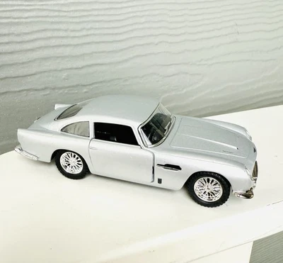 1963 ASTON MARTIN DB5 DieCast Model Car Kinsmart 1:38 Scale James Bond 007 - Image 1 of 4