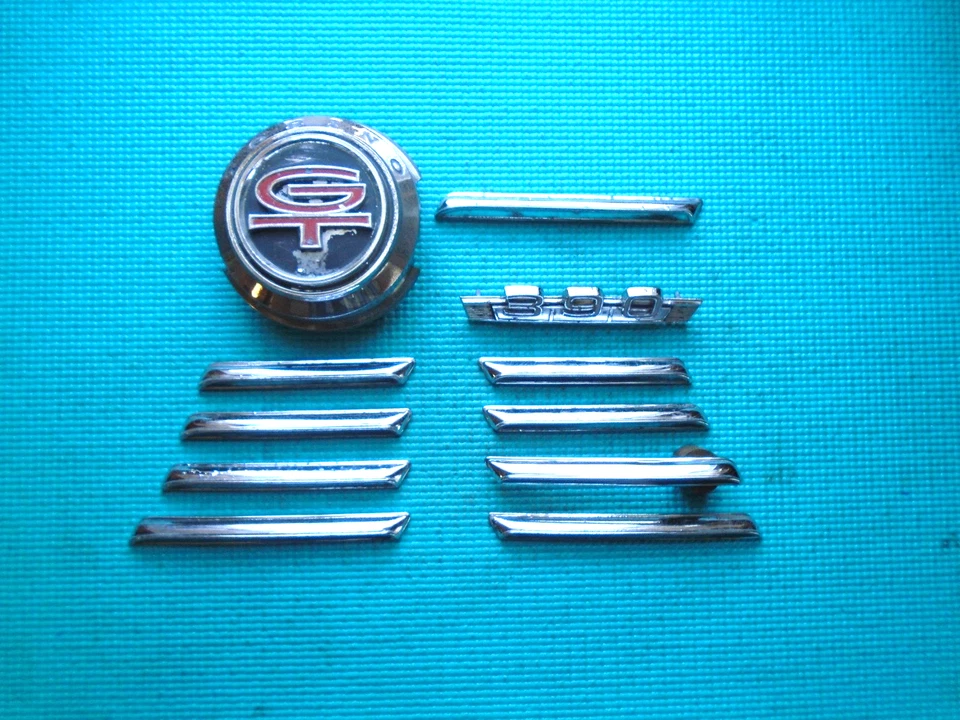 Ford Fairlane Torino GT 1968 ass't. de piezas pequeñas. 1969? Marcas de hachís, insignia 390. Foto 1 de 4