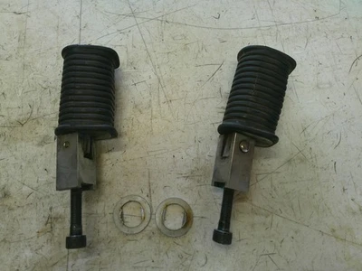 Reposapiés pasajero trasero derecho izquierdo suzuki savage 650 ls650 s40 1987-2015 Foto 1 de 4