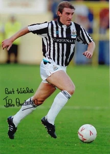 John Anderson - handsigniertes 12x8 Foto - Newcastle United - Echtheitszertifikat - BESCHREIBUNG LESEN - Bild 1 von 1