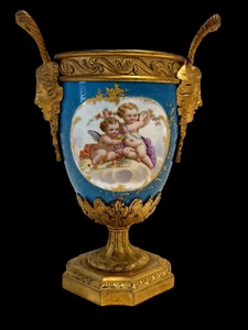 Antike französische Sevres Porzellan viktorianische Urne/Vase vergoldet Ormolu Frau & Cherubs - Bild 1 von 15