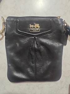 vintage coach Horse And Carriage Logo black leather crossbody bag - Picture 1 of 7