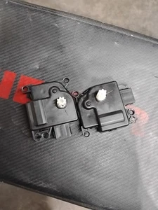 2000 GMC Sonoma S10 AC heater blend door actuator there is 2 - Picture 1 of 1