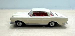 Corgi Toys #230 Mercedes Benz 220 SE - Picture 1 of 11