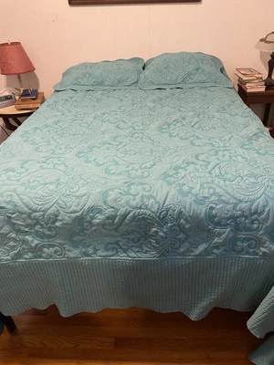 Queen Size 3 Piece Bedspread Set Zhejaing 120” X 102” Green Quilt Print Soft - Image 1 of 4