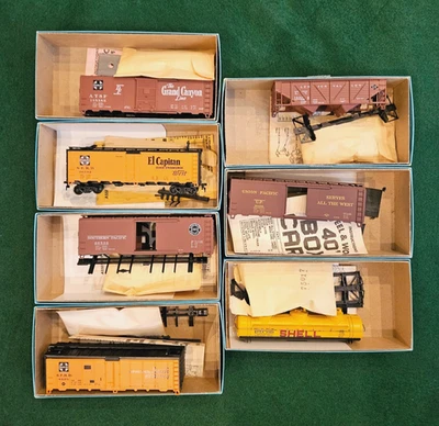 Lot of 7 Vintage Athearn HO Vintage box car kits - UP, SP, SF, Shell & more! - Image 1 of 4